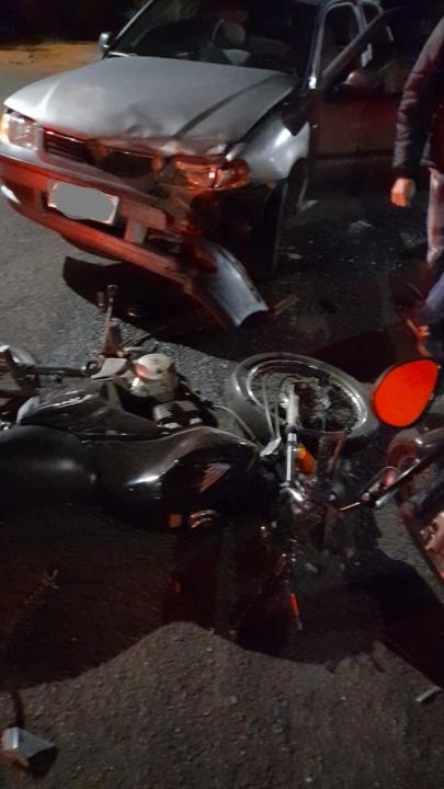 Foto 2 de 4 — Acidente entre moto e carro deixa entregador ferido em Araraquara